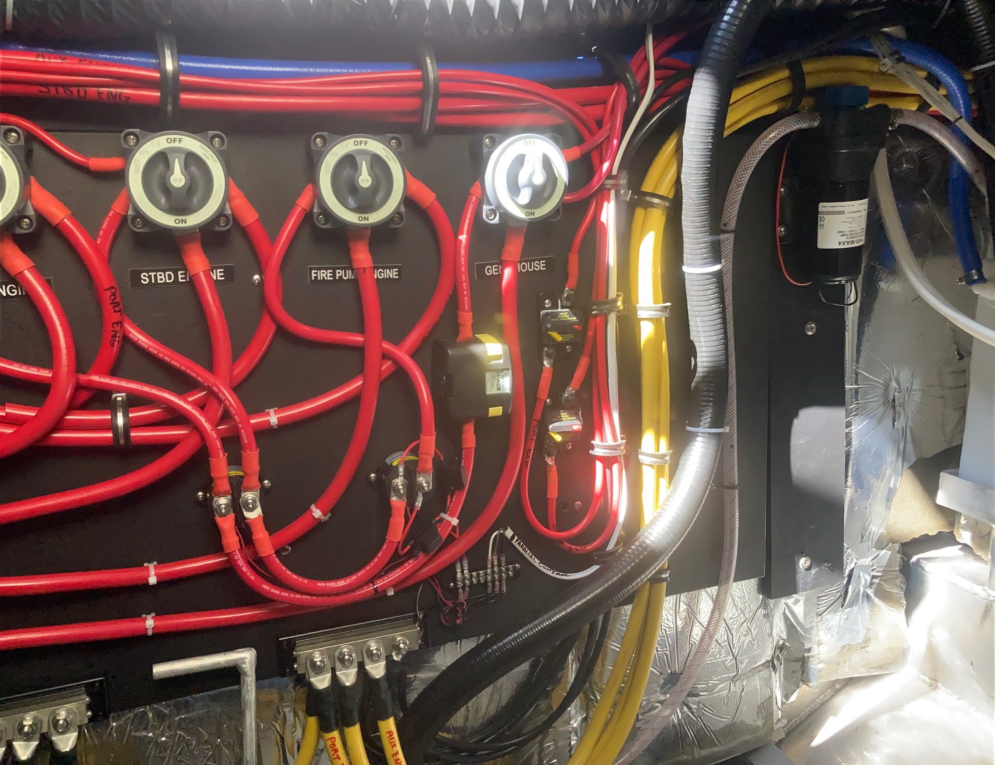 Organized high-current DC power distribution and marine wiring