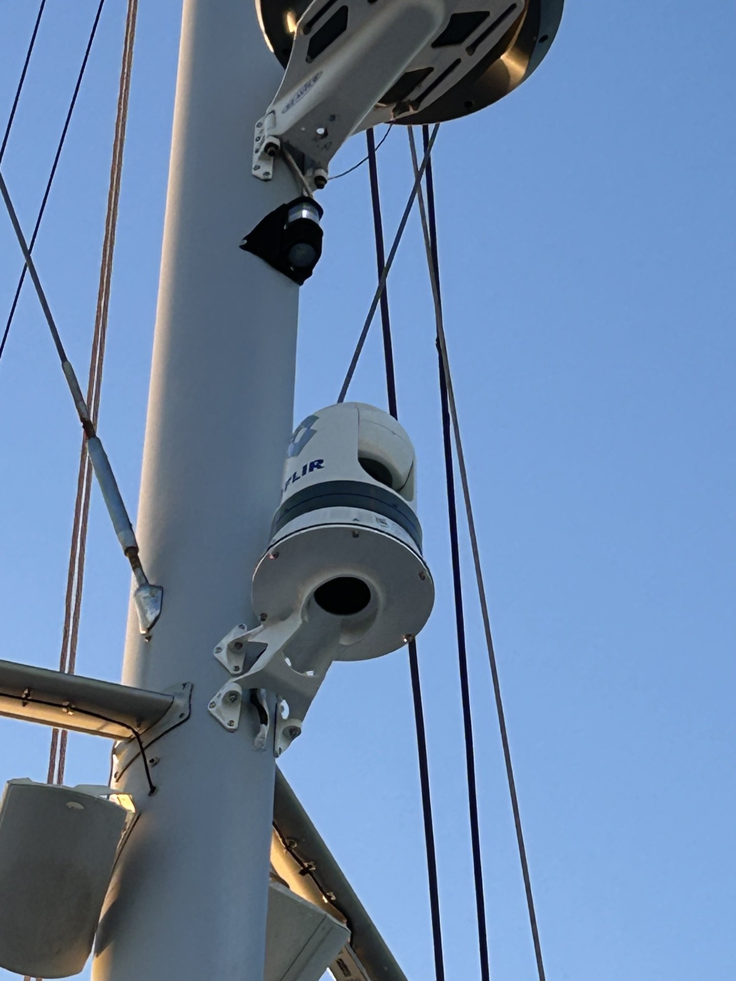Mast-Mounted FLIR Thermal Imaging, supporting view 1